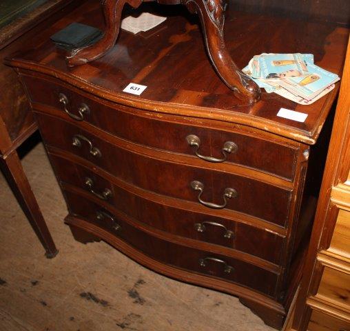 1920s serpentine chest of drawers(-)